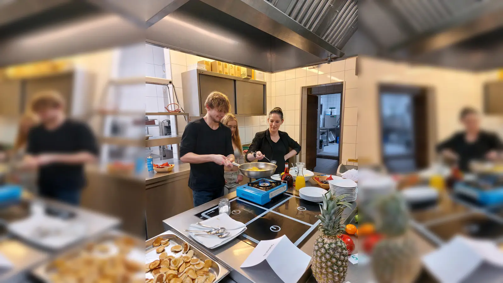 Das Team vom Hotel &amp; Restaurant Schaumburger Ritter ermöglicht praktische Einblicke in die Ausbildungsberufe. (Foto: Borchers, Bastian)