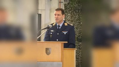 Bei seiner Rede: Kommodore Oberst Markus Knoll. (Foto: gi)