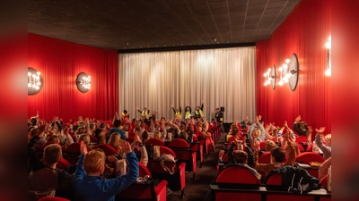 Ein vollbesetztes Kino im Anschluss der Rallye. (Foto: privat)