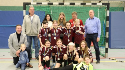 F-Juniorenmeister: Die Mädchenmannschaft des 1. FC Wunstorf.  (Foto: gi/privat)