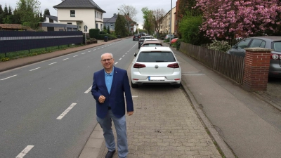 Hat die Befürchtung, dass Parkplätze entlang der Barnestraße verloren gehen: Ortsbürgermeister Thomas Silbermann. (Foto: tau)