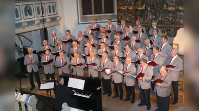 Der Männerchor „Liederkranz“ Enzen-Hobbensen versetzt sein Publikum mit zwei Weihnachtskonzerten in besinnliche Stimmung. (Foto: Borchers, Bastian)
