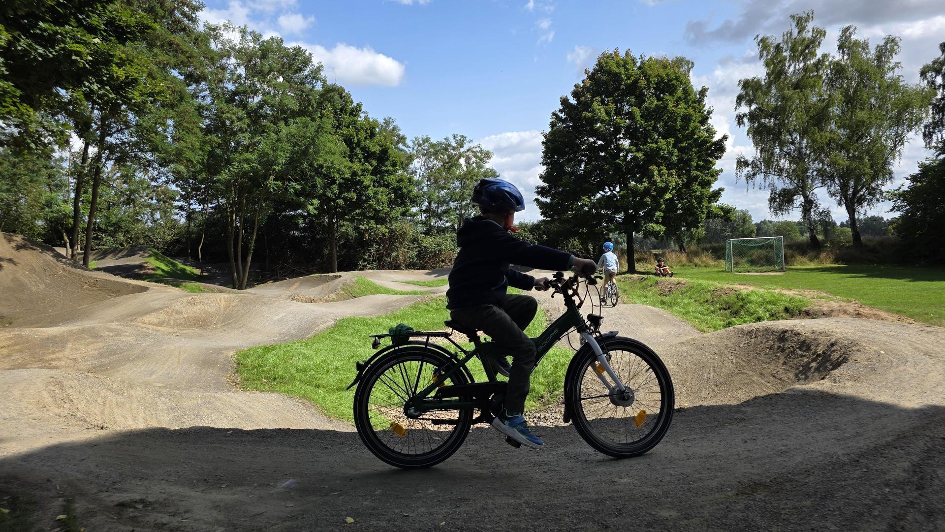 Nach der Freigabe: Erste Eindrücke vom Bikepark an der Reiterkuhle. (Foto: tau)