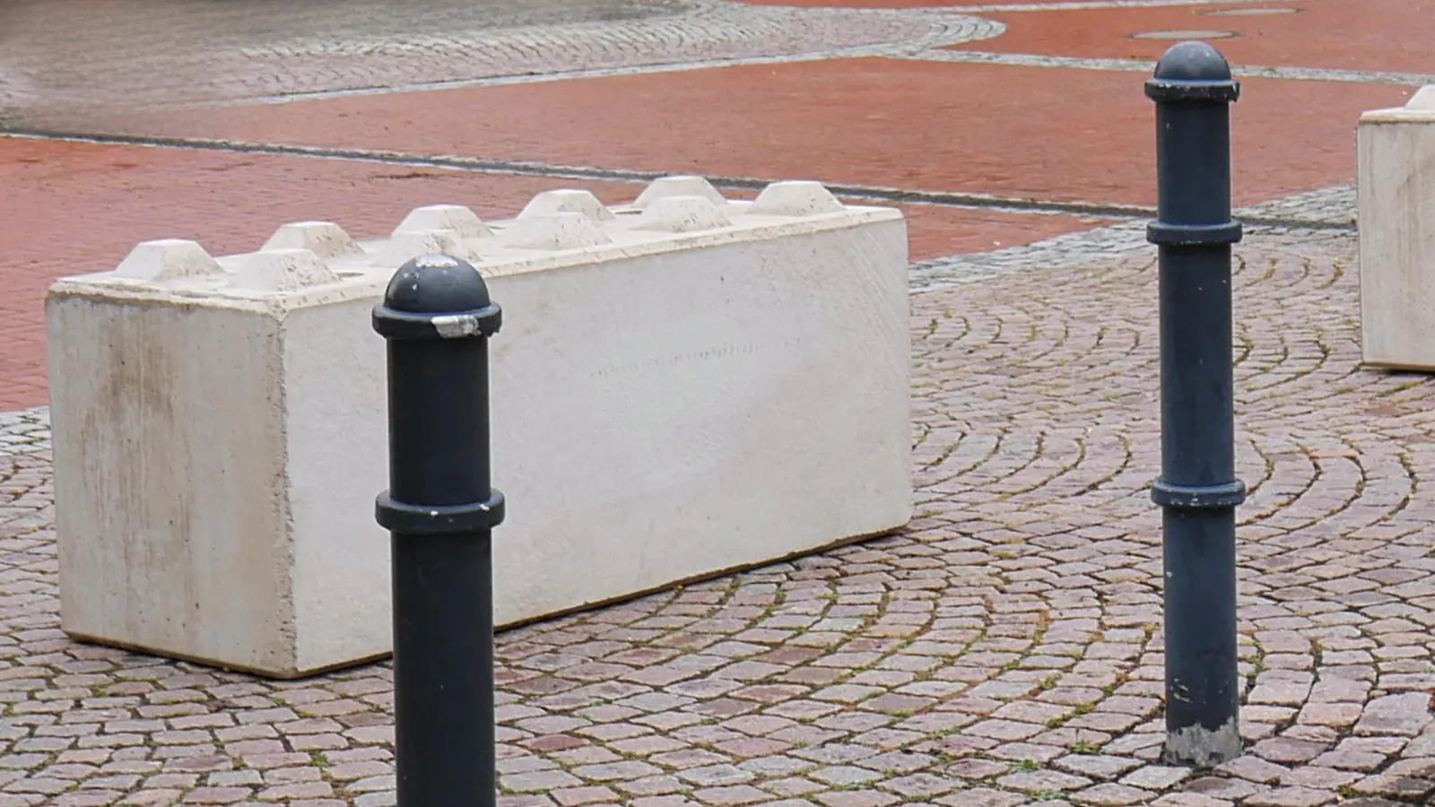 Sicherheit auf Großveranstaltungen ist mehr als nur das setzen von Betonsperren. (Foto: gk)