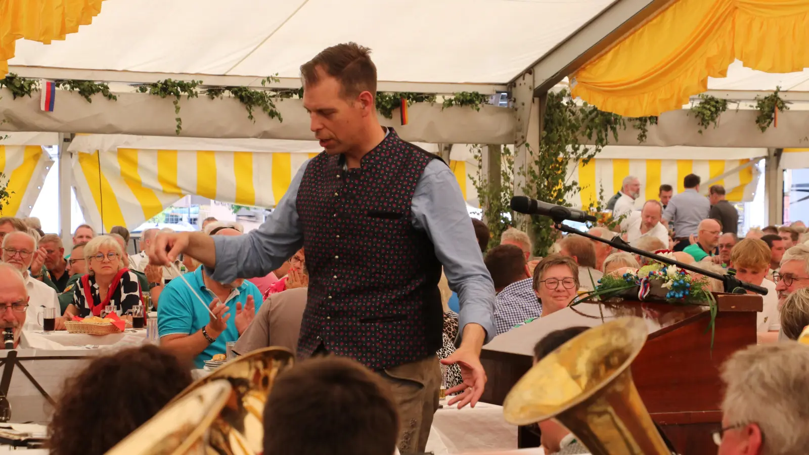 Befördert: Roman Reckling ist jetzt Schützenhauptmann. (Foto: gi)