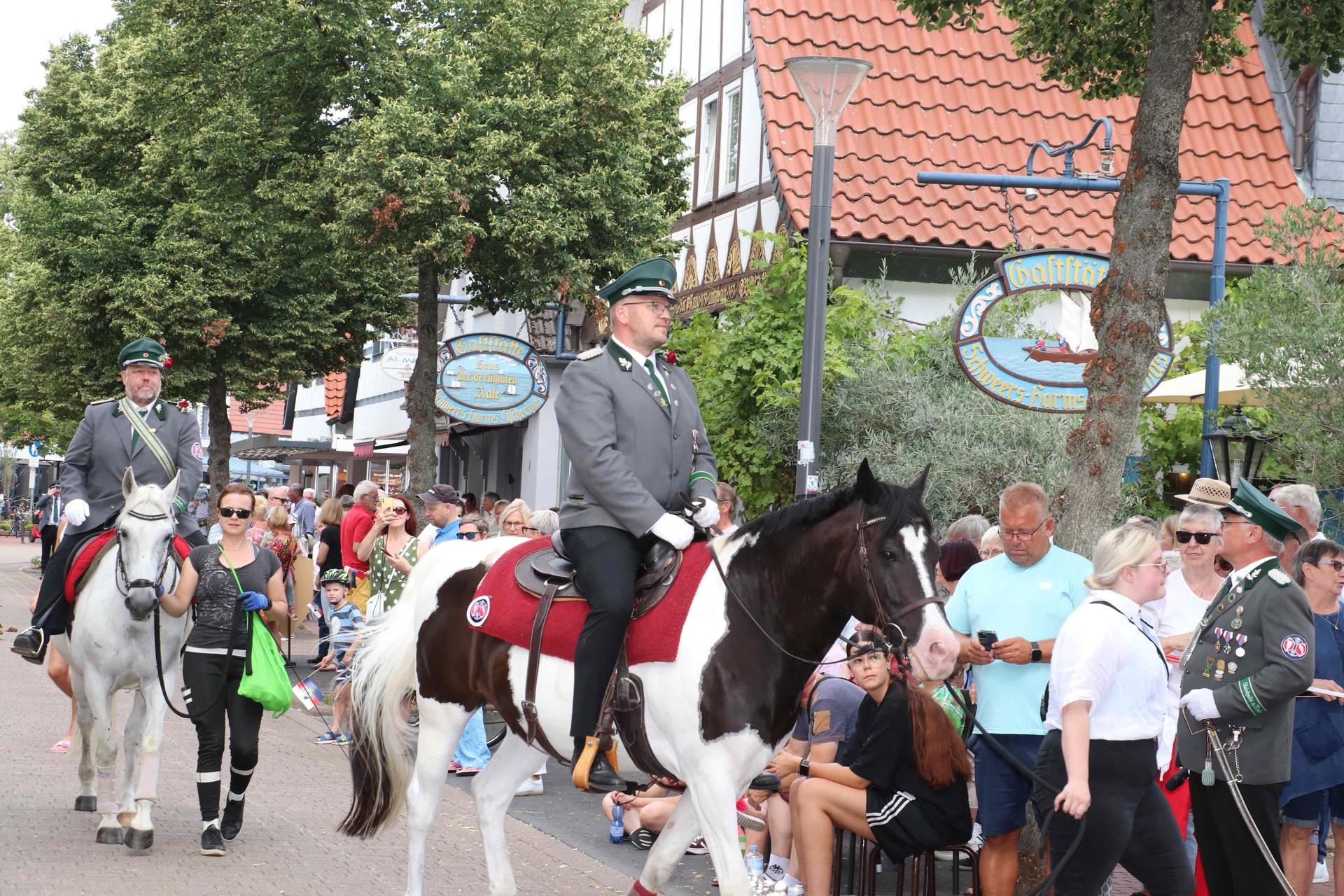 Der historische Umzug: Eindrücke vom Schützenfestsonntag. (Foto: gi)