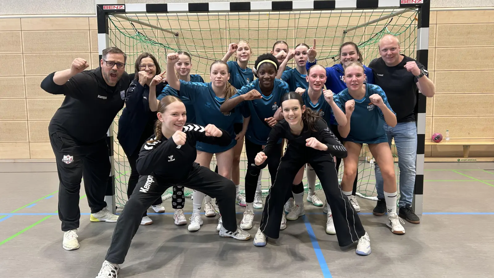 Haben sich souverän qualifiziert: Die Die Handball-Mädchenmannschaft des Hölty-Gymnasiums. (Foto: privat)