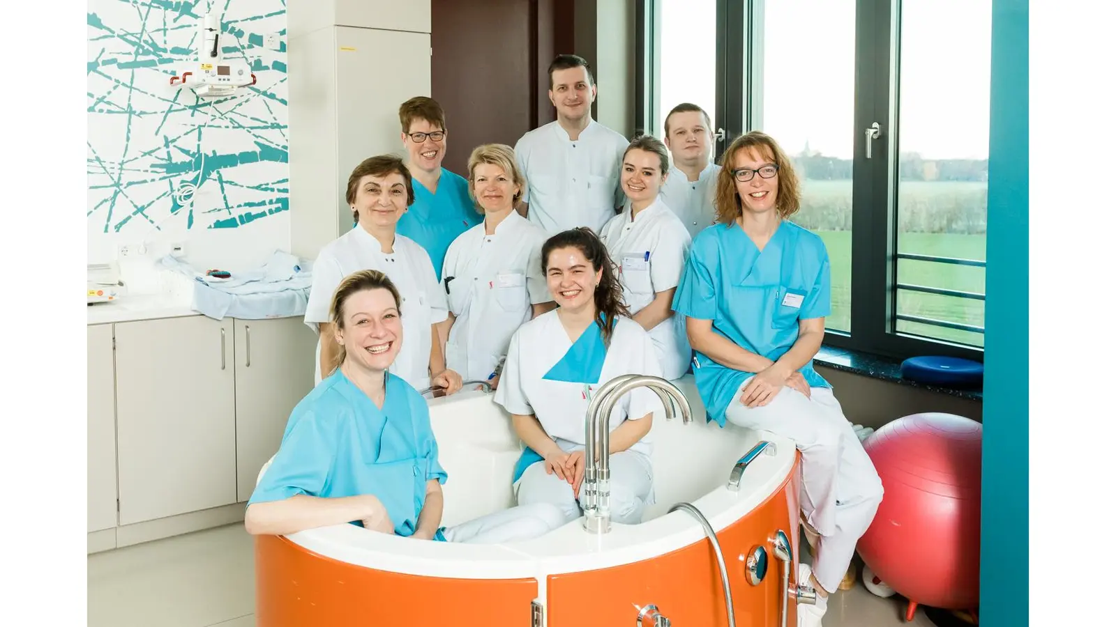  Das Team der Geburtshilfe am Schaumburger Klinikum freut sich auf alle werdenden Eltern. (Foto: Agaplesion Ev. Klinikum Schaumburg gGmbH)