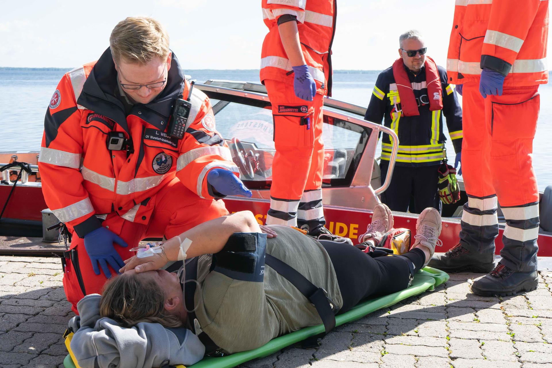 Bei der Versorgung: Einsatzkräfte der Johanniter. (Foto: Claudett Minaya Vialet)