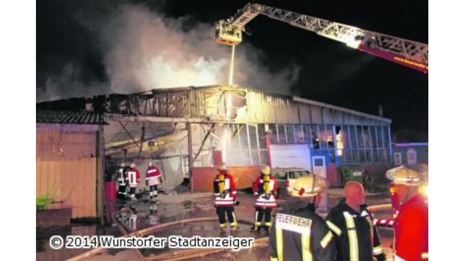 Wunstorfer Feuerwehr unterstützt die Einsatzkräfte bei Großbrand (Foto: gi)