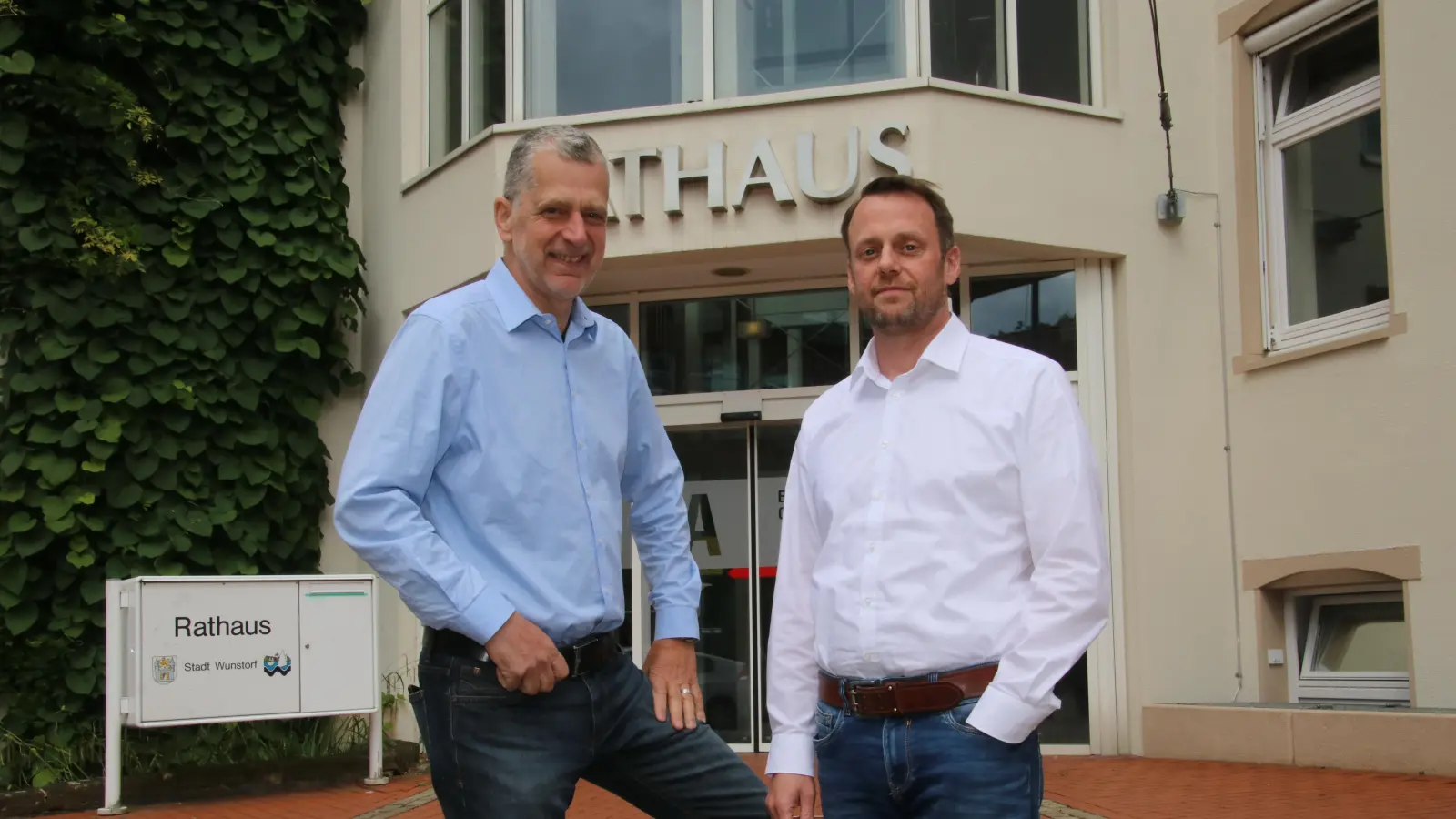 Wirtschaftsförderer Uwe Schwamm (li.) mit seinem Nachfolger Jan Cord Ziegenhagen. (Foto: gi)