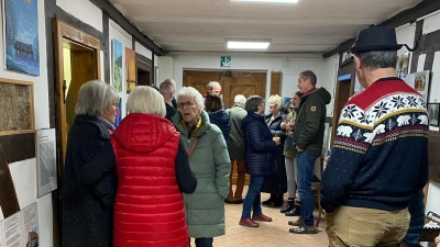 Viel Interesse für die erste Vernissage im Fleckenmuseum. (Foto: privat)