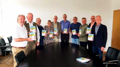 Die Runde der Autoren der Chronik zur Samtgemeinde Rodenberg. (Foto: gk)