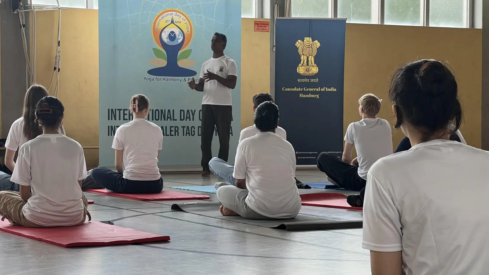 Ein besonderes Erlebnis: Yogastunde mit einem indischen Yogalehrer (Foto: privat)