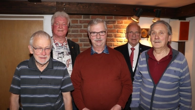 Die Geehrten (v.li.): Walter Goslar, Dirk Elmenthaler, Bernd Stareke, Claus Meyer und Dieter Frank. (Foto: gi)