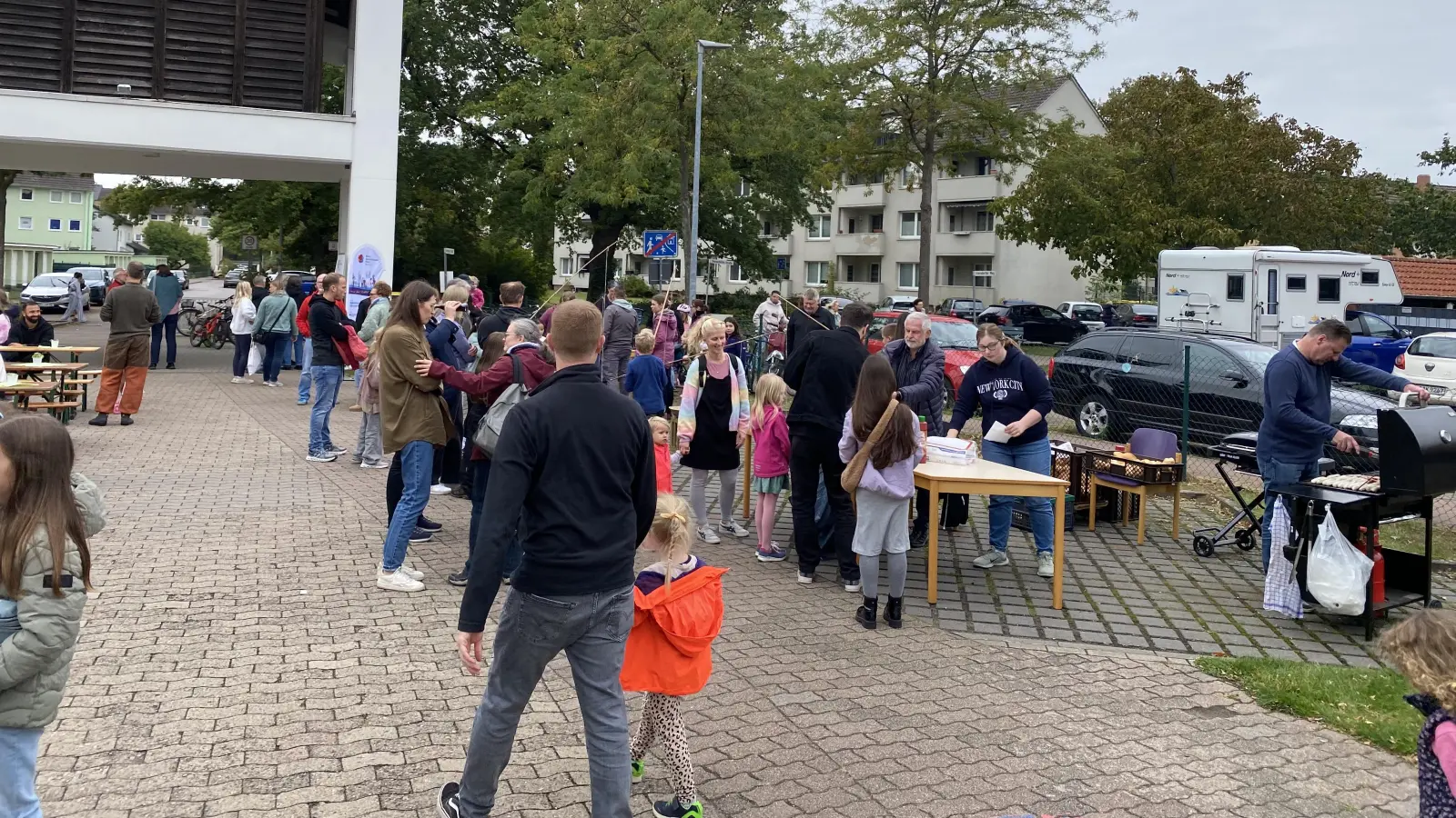Buntes Treiben rund um die Corvinuskirche: Herbstfest in der Oststadt. (Foto: privat)