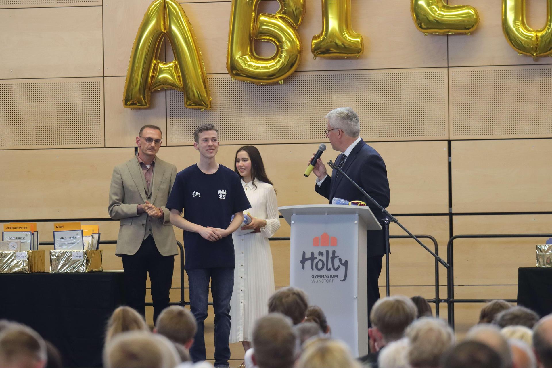 Wird von Bürgermeister Carsten Piellusch ausgezeichnet: Vincent Wunderlich. (Foto: tau)