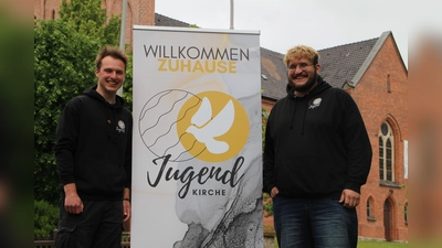 FSJ-ler Philipp Struckmann (links) und Jugenddiakon Maurice Müller wollen das Thema Jugendkirche weiter etablieren – dafür wird ein neuer FSJ-ler gesucht.  (Foto: nh)