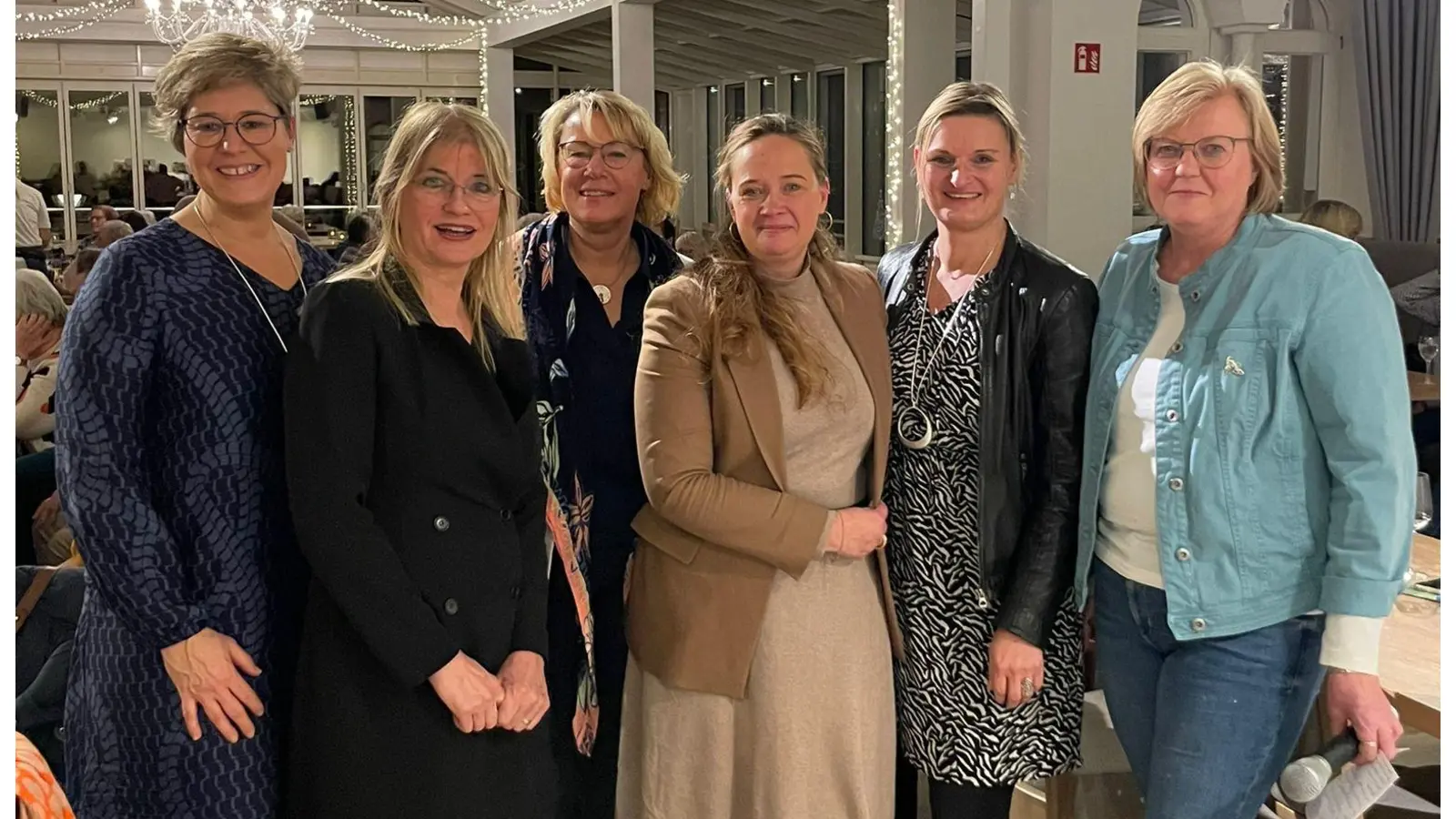 In den Strandterrassen (v.li.): Elisabeth Brunkhorst, Sabine Bulthaup, Barbara Otte-Kinast, Colette Thiemann, Silke Priebe und Annegret Bothe. (Foto: privat)