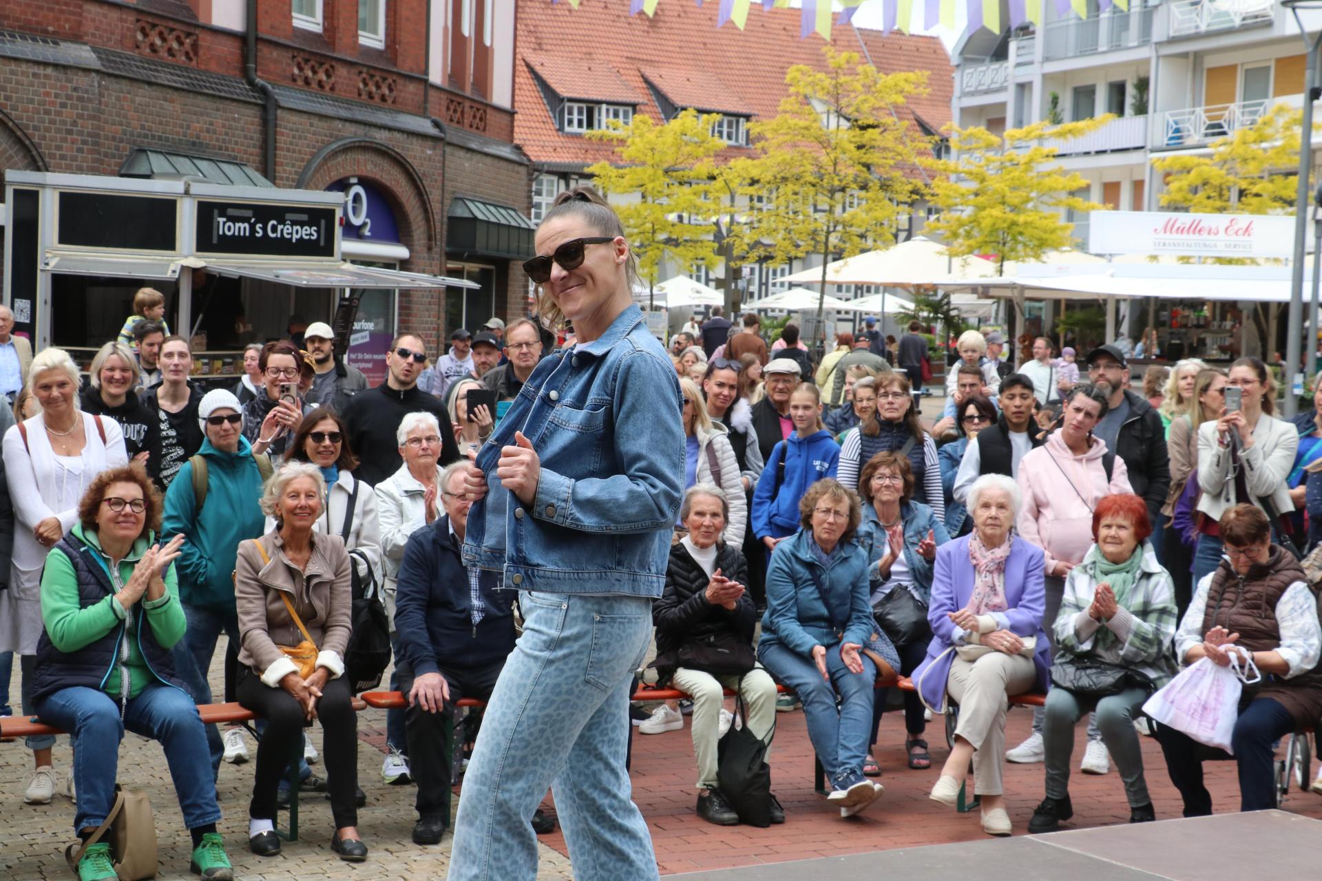 Auf dem Laufsteg: Models präsentieren die neuesten Outfits. (Foto: gi)