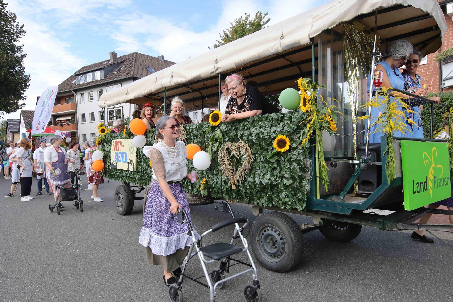 Eindrücke vom großen Festumzug. (Foto: tau)
