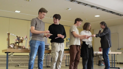 Sind nochmals für ihr Engagement beim „Tag der Talente” gelobt worden: Mitglieder der Jury, hier zusammen mit KOV-Sprecher Lard Kreye (re.). (Foto: wb)