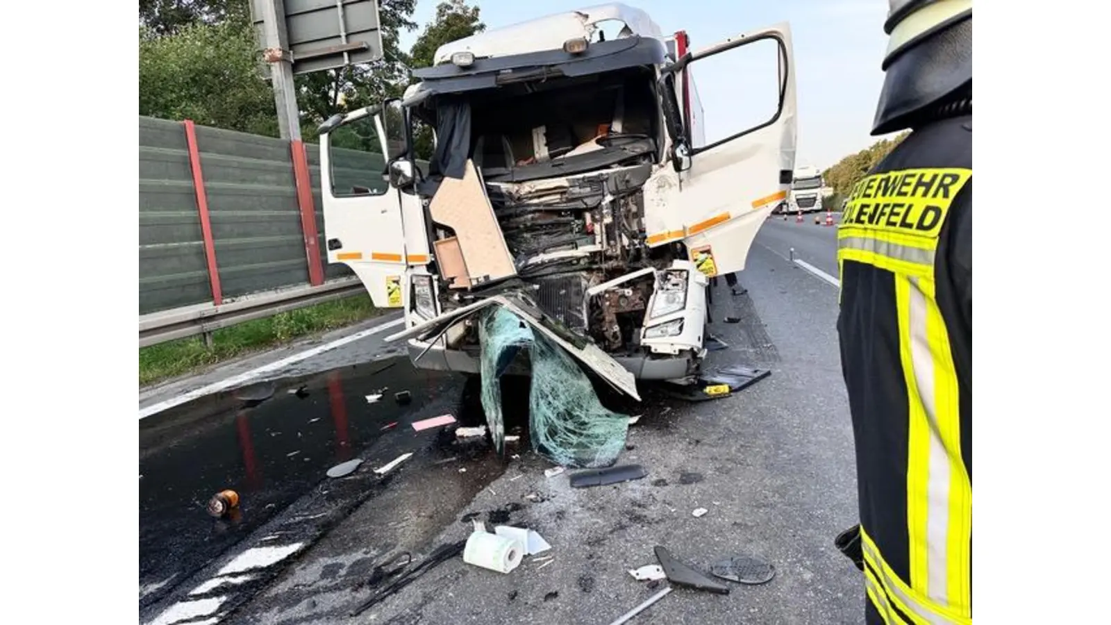 Vor Ort hatten bereits aufmerksame Ersthelfer wichtige Maßnahmen eingeleitet und die betroffende Person bis zum Eintreffen des Rettungsdienstes betreut.<br> (Foto: FF Kolenfeld)