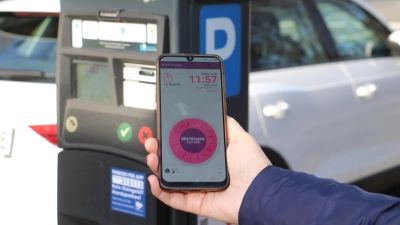 Einfach und bequem: Parkgebühren über das Smartphone bezahlen.  (Foto: gi)