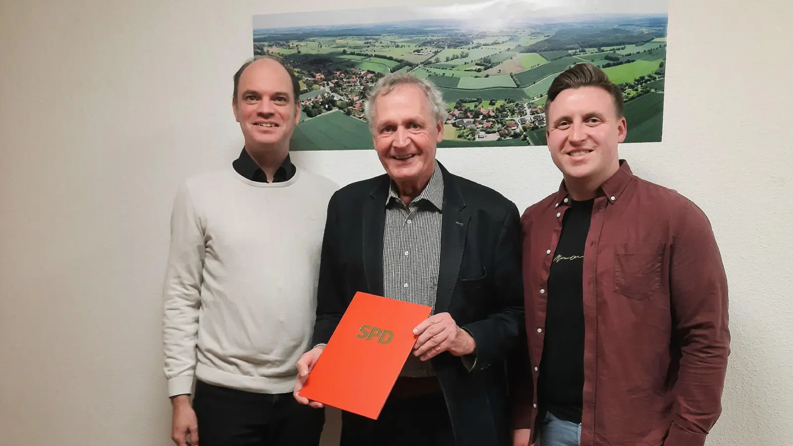 Nach der Ehrung (v.li.): Sören Thoms, Ulrich Troschke und Leon Troschke. (Foto: privat)