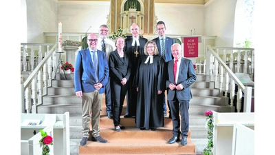 Team-Dorf feiert seine Kirche (Foto: tau)