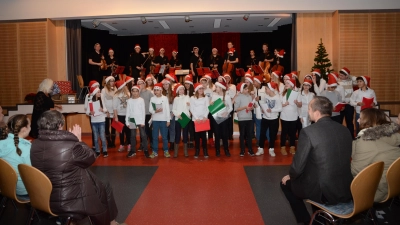 Geben ein Konzert: Die Christmas Singers der Otto-Hahn-Schule. (Foto: privat)