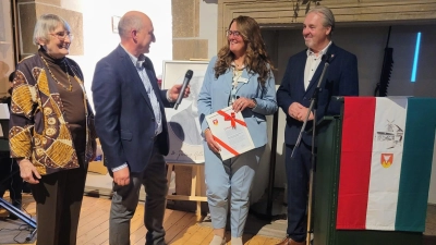 Viel Lob und Glückwünsche vom Bürgermeister Ralf Sassmann (2.v.li) und von Stadtdirektor Thomas Wolf an die Vorsitzenden Marlies Berndt-Büschen und Bettina Schwarz. (Foto: privat)