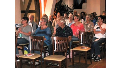 Rund 50 Interessierte verfolgen den Vortrag zum Thema Vorsorgevollmacht, Patientenverfügung und Betreuungsrecht. (Foto: Borchers, Bastian)