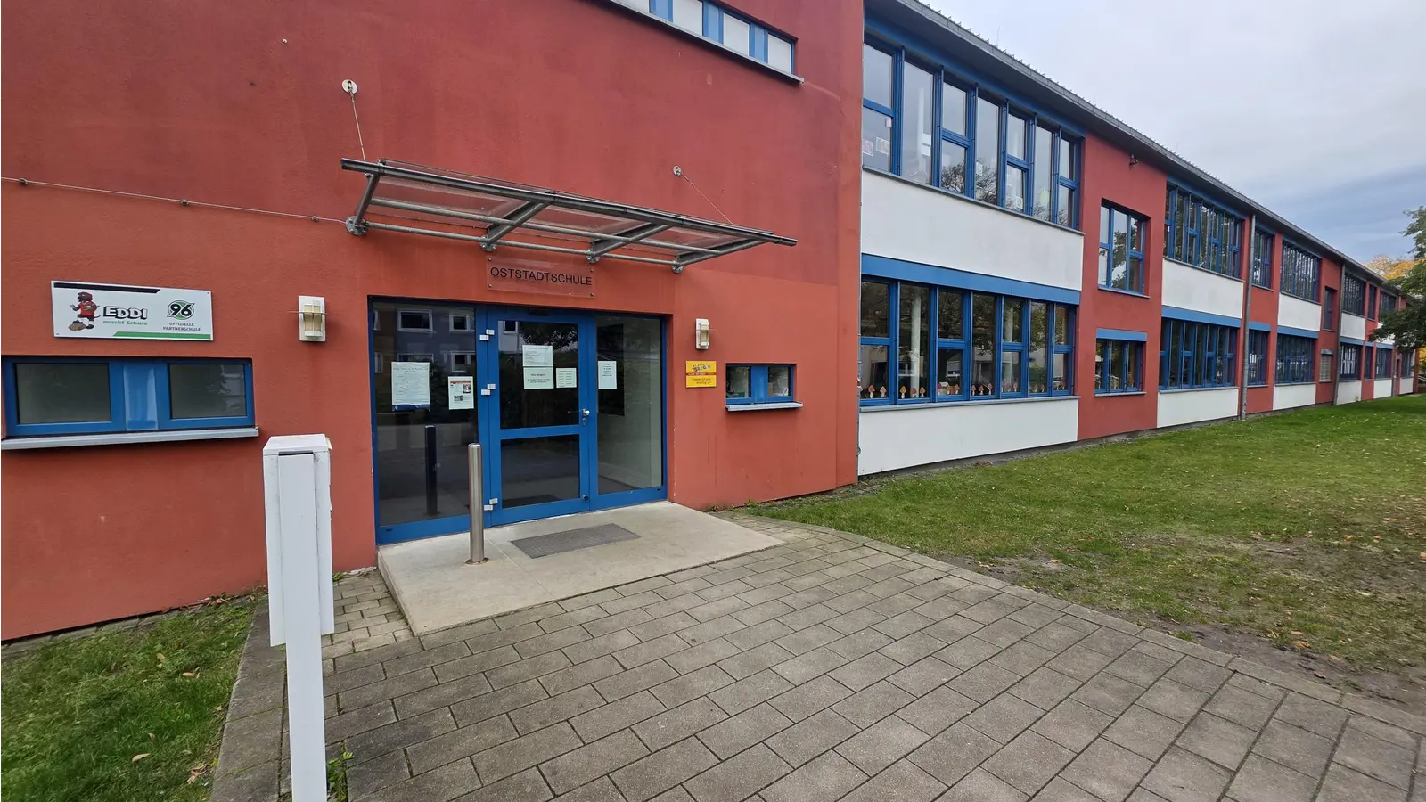 Hier soll es eine pragmatische Lösung geben: Oststadtschule Wunstorf. (Foto: tau)