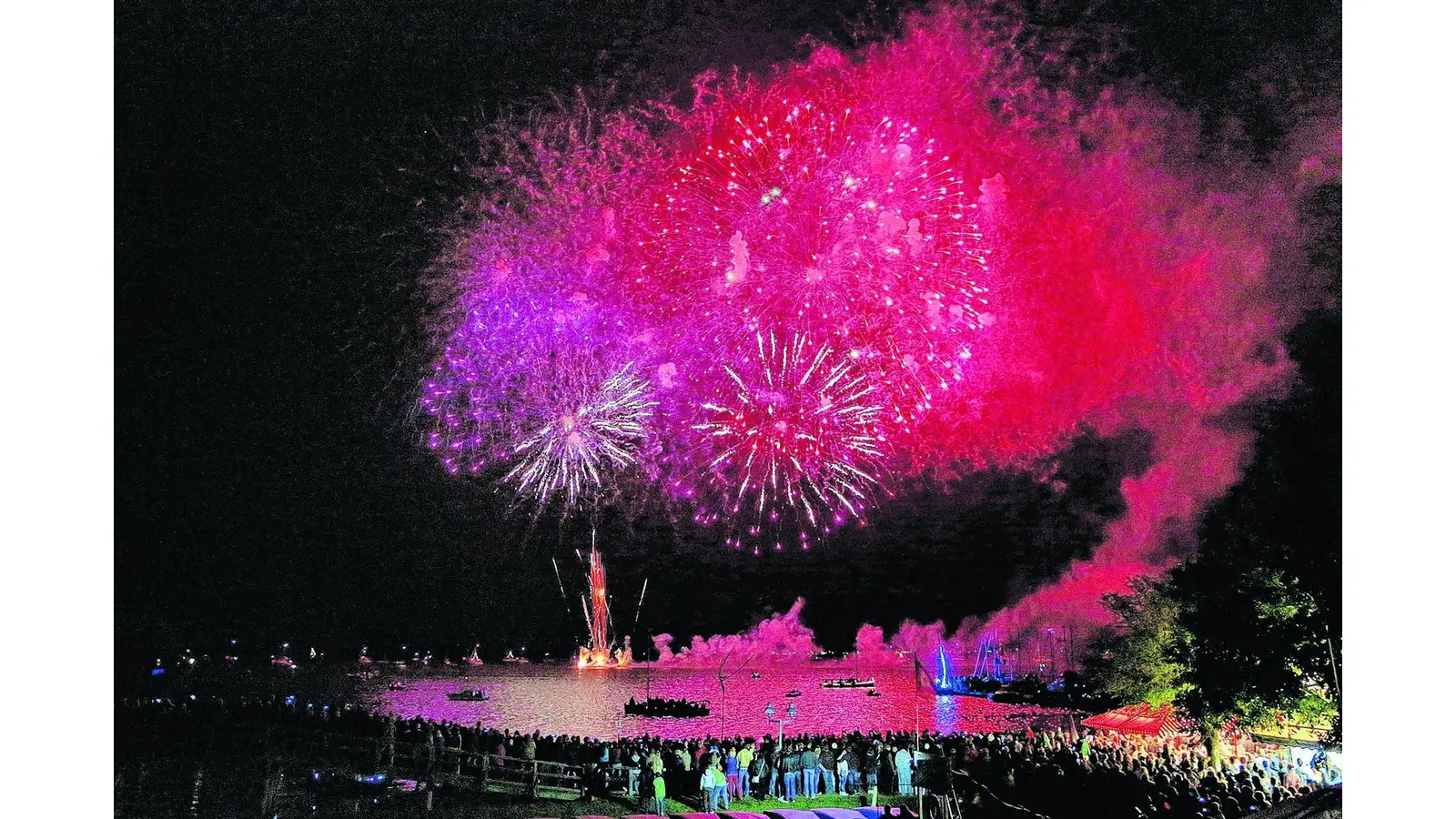 Steinhuder Meer in Flammen mit großem Doppelfeuerwerk (Foto: gr)