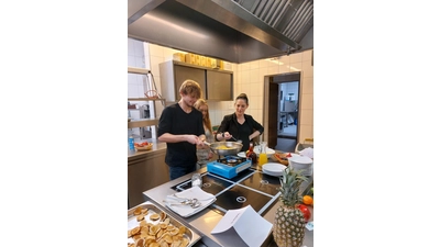 Das Team vom Hotel &amp; Restaurant Schaumburger Ritter ermöglicht praktische Einblicke in die Ausbildungsberufe. (Foto: Borchers, Bastian)