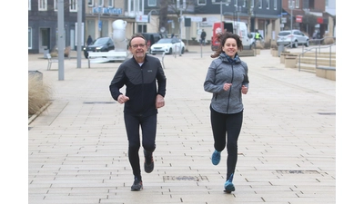 Ulrich Dehne und Sylvia Zakalowski von der Skigemeinschaft Nordschaumburg starten wieder einen Kurs für Laufanfänger. (Foto: Borchers, Bastian)