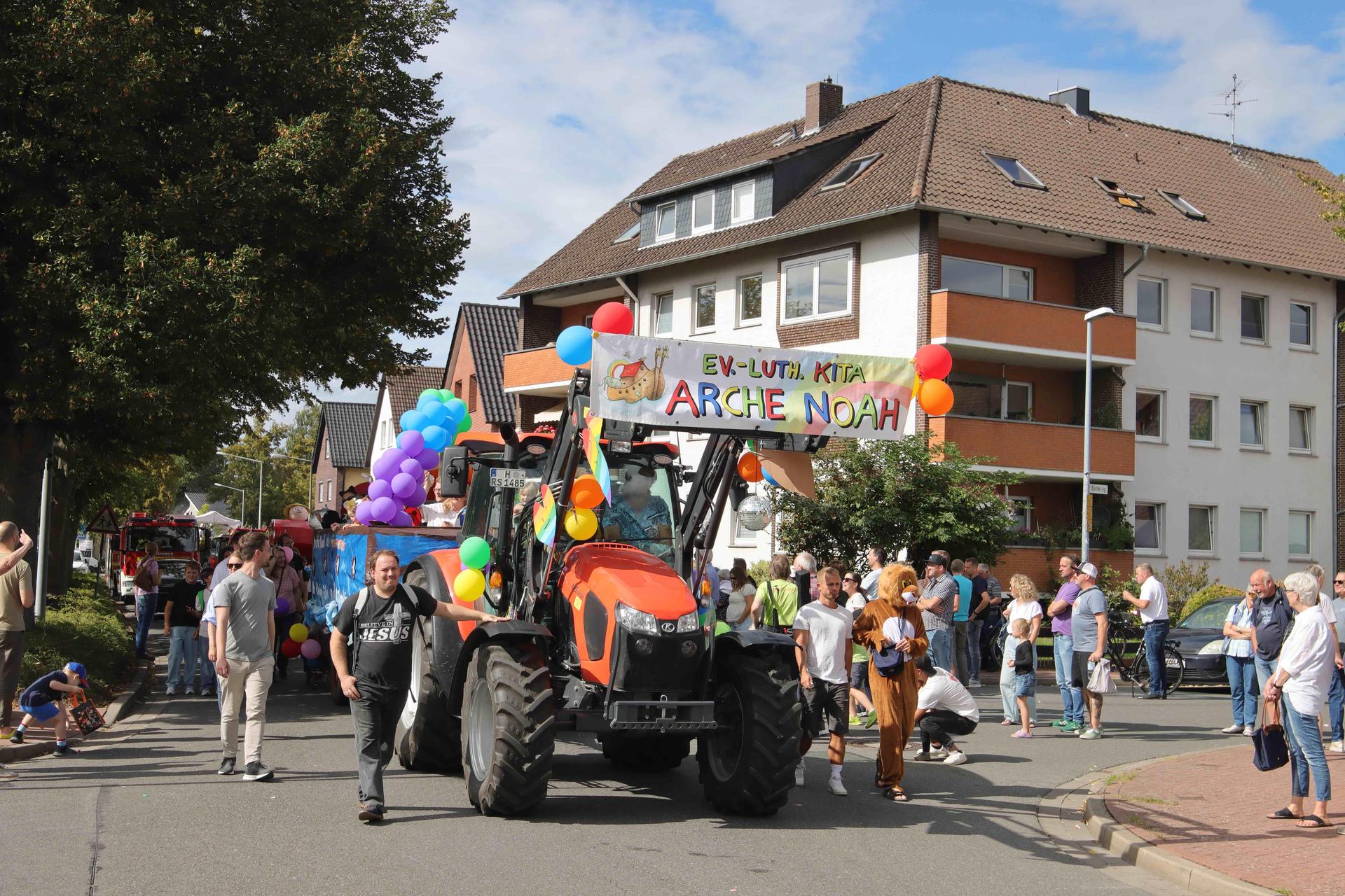 Eindrücke vom großen Festumzug. (Foto: tau)