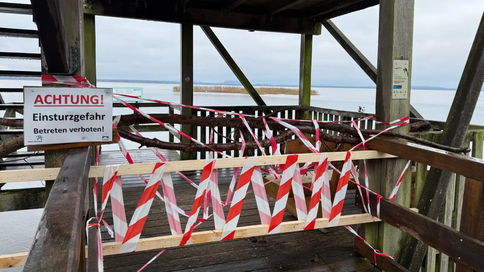 Standsicherheit gefährdet: Das Betreten des Aussichtsturms „Neue Moorhütte“ ist verboten. (Foto: Region Hannover)