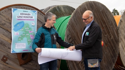 Besprechen den Ausbauplan: Patrick Wahls (li.) aus der Netzplanung und Dirk Rapke vom RASANNNT-Vertrieb. (Foto: privat)