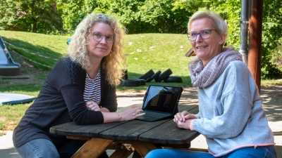 Sind erleichtert: Erzieherin Kerstin Herold (li.) und Kita-Leiterin Angela Menke. (Foto: Mirko Bartels)