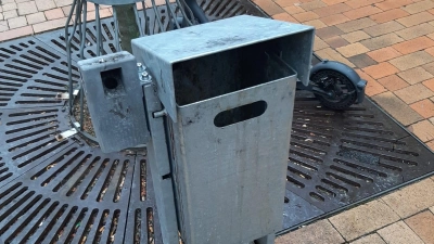 Ein neuer Abfallbehälter „Wunstorf-Modell“, der in der Südstraße aufgestellt ist.  (Foto: gi)