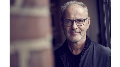 Der TV-Journalist Reinhold Beckmann stellt am 3. Mai sein Buch „Aenne und ihre Brüder“ in Stadthagen vor, der Kartenverkauf läuft.  (Foto: privat)