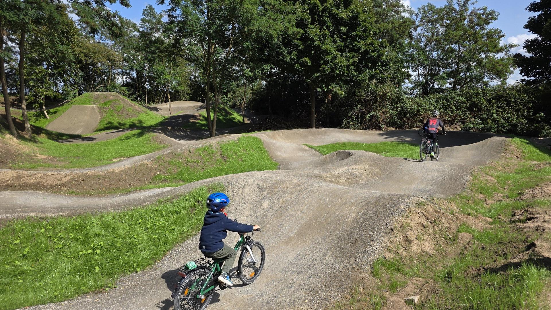 Nach der Freigabe: Erste Eindrücke vom Bikepark an der Reiterkuhle. (Foto: tau)
