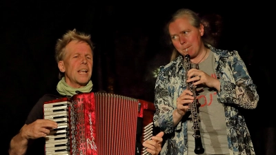 Macht Musik: Das Duo Schmarowotsnik. (Foto: Wolfgang Heermann)