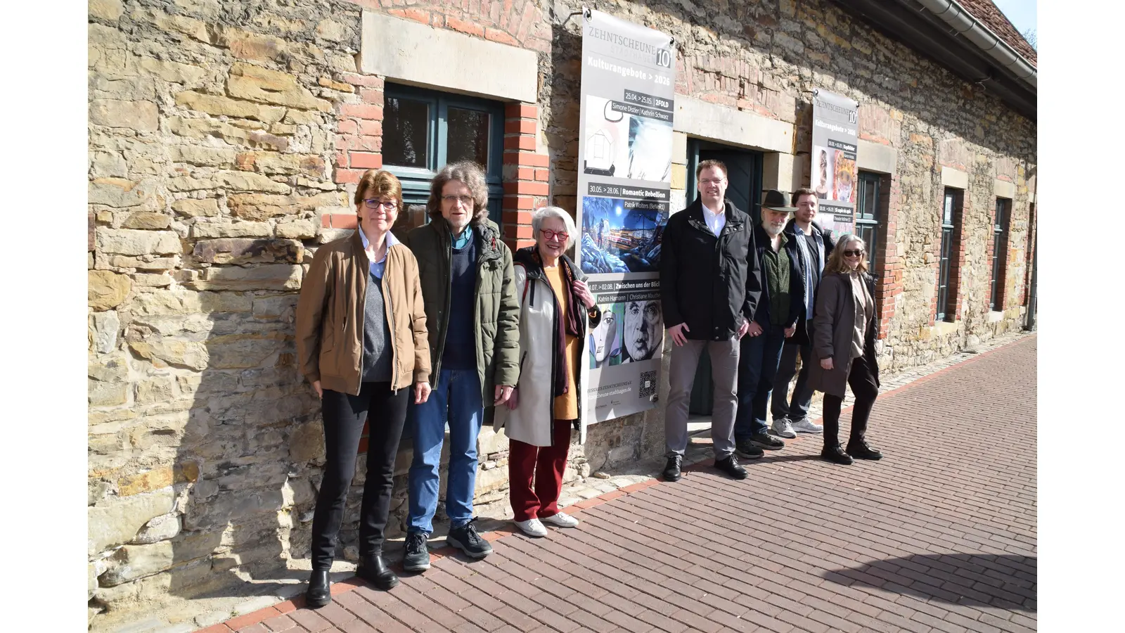 V.l.n.r.: Monika Henze, Klaus Strempel (Freundeskreis Zehntscheune), Gerd Krome (Sparkasse Schaumburg), Darjush Davar (Zehntscheune), Maximilian Keitel, Iris Freimann (Stadt Stadthagen). (Foto: ab)