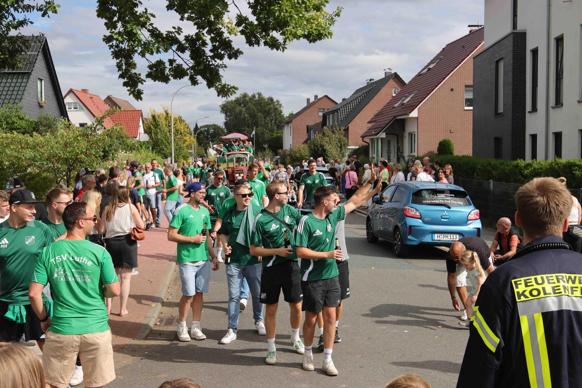 Eindrücke vom großen Festumzug. (Foto: tau)