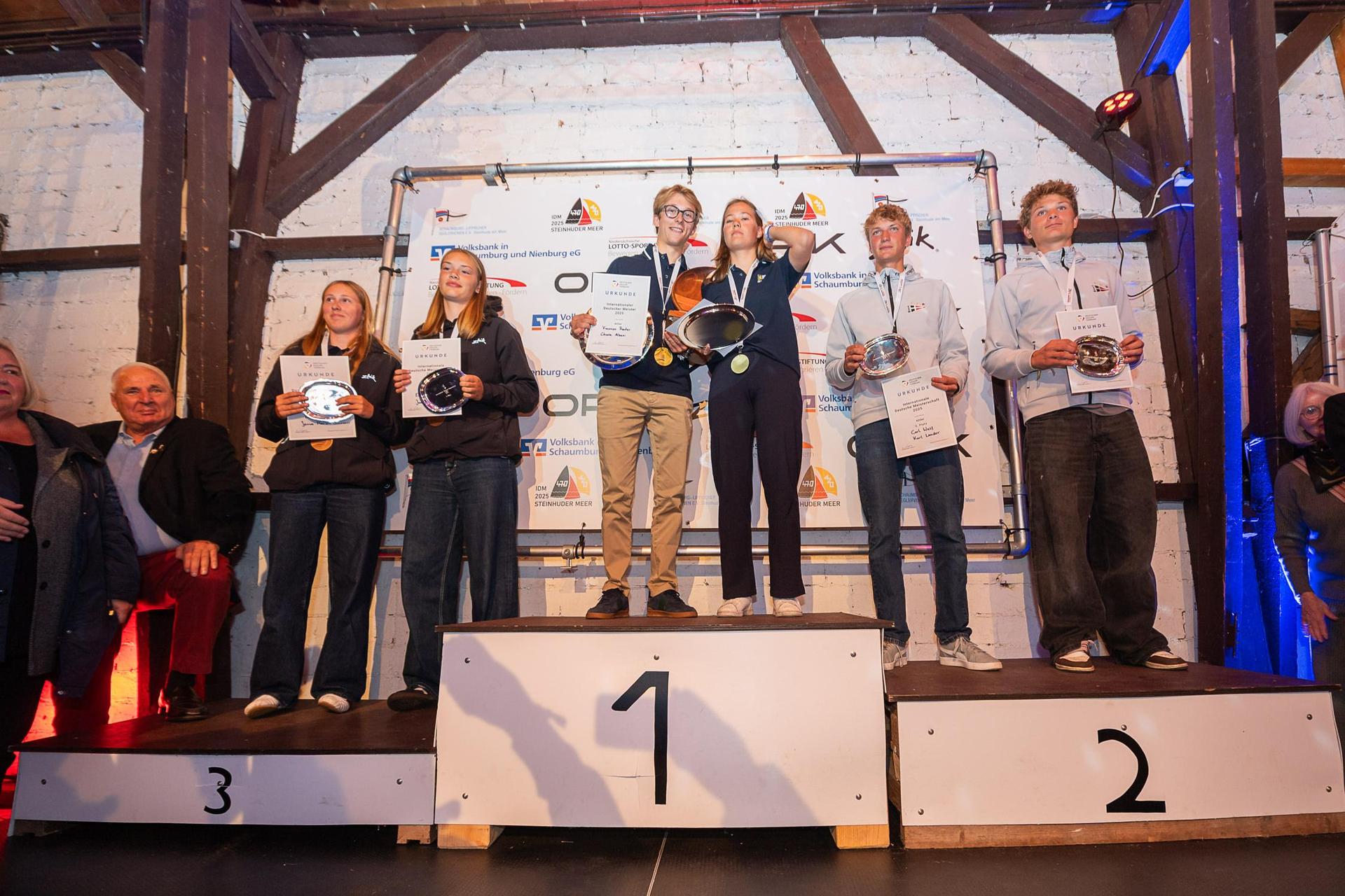 Siegerehrung: Das Treppchen der 420er. (Foto: mono photo)
