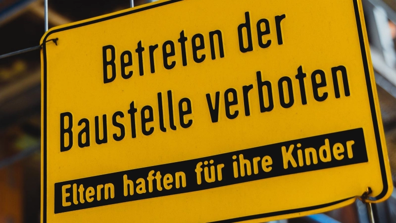 Wenn sie draußen hängen, läuft der „Wohnungsbau-Turbo“: In Wunstorf fehlt das Tempo allerdings noch. (Foto: IG BAU | Florian Göricke)