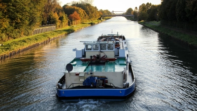 Symbolbild: Schiff auf dem Mittellandkanal. (Symbolbild: Adobe Stock)